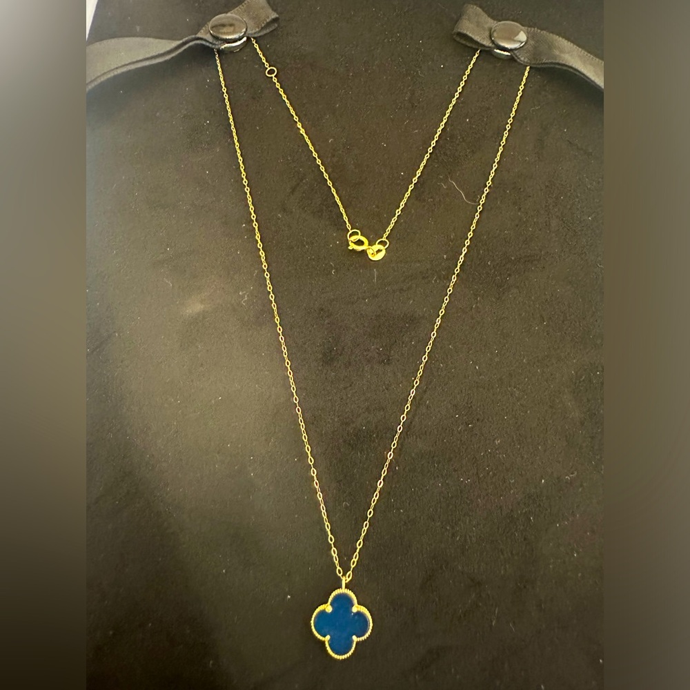 18K yellow gold “ Blue Clover necklace